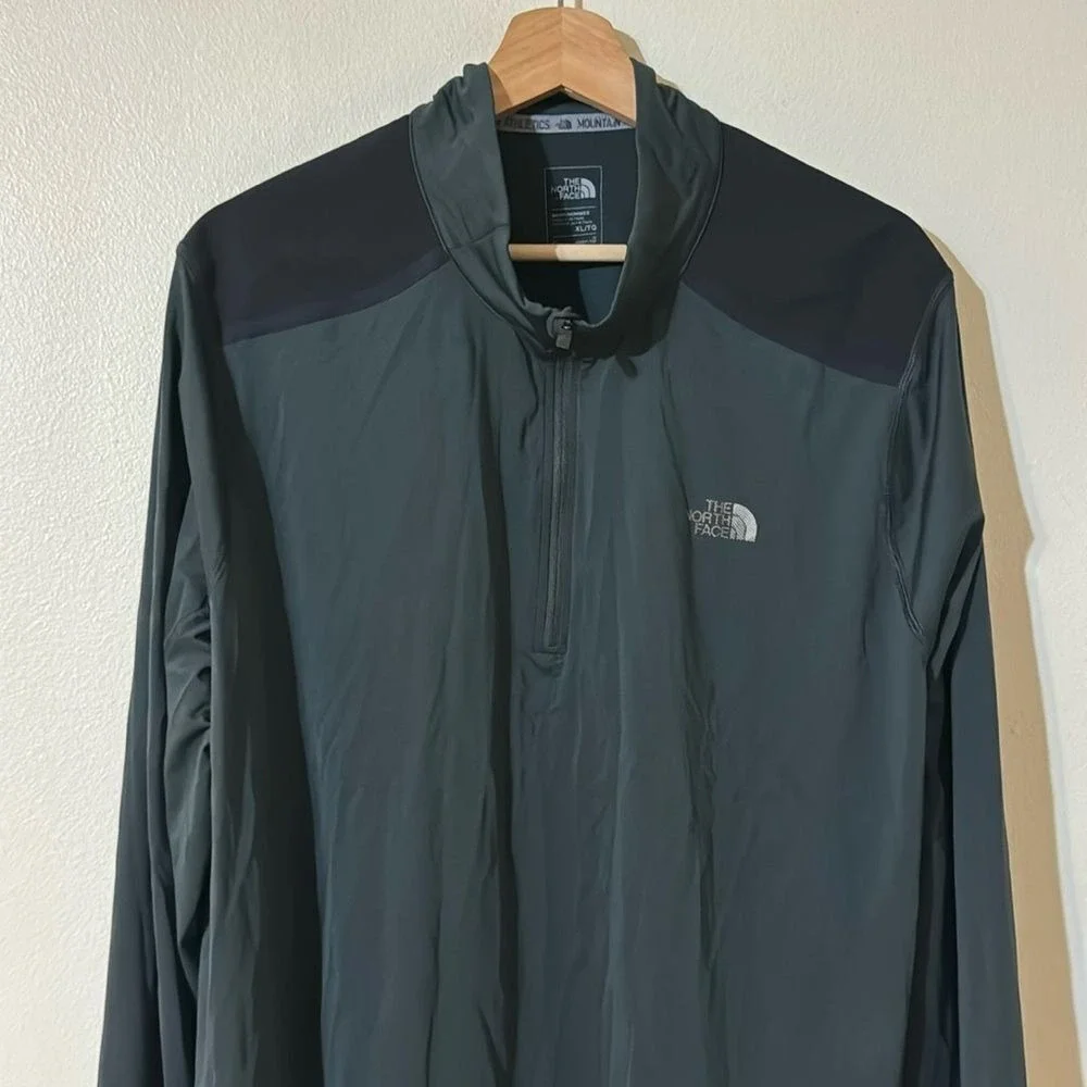 The North Face Mens FlashDry 1/4 Zip Long Sleeve Lightweight Gray XL